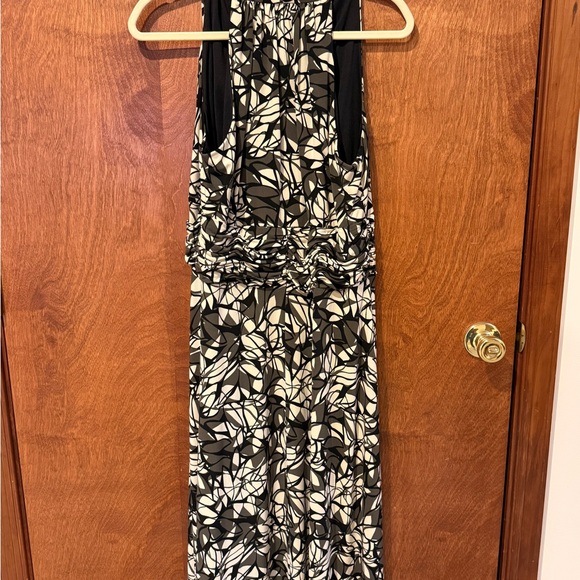 Evan Picone Black and White Leaf Print Maxi Dress - Picture 2 of 2
